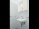 Apartmaji Željko - spacious and affordable A1(6+2), SA2(2), SA3(2), SA4(2+1) Makarska - Riviera Makarska  - Studio apartma - SA2(2): kopalnica s straniščem