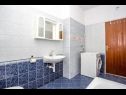 Apartmaji Željko - spacious and affordable A1(6+2), SA2(2), SA3(2), SA4(2+1) Makarska - Riviera Makarska  - Studio apartma - SA4(2+1): kopalnica s straniščem