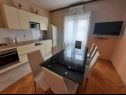 Apartmaji Željko - spacious and affordable A1(6+2), SA2(2), SA3(2), SA4(2+1) Makarska - Riviera Makarska  - Apartma - A1(6+2): kuhinja in jedilnica