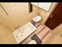 Apartmaji Pet - 300 m from beach: A1(5) Makarska - Riviera Makarska  - Apartma - A1(5): kopalnica s straniščem