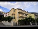 Apartmaji Ivi - big parking and courtyard SA2(3), SA4(2+1), SA3(2+1), SA5(2+1), SA6(2+1) Makarska - Riviera Makarska  - hiša
