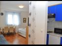 Apartmaji Ivi - big parking and courtyard SA2(3), SA4(2+1), SA3(2+1), SA5(2+1), SA6(2+1) Makarska - Riviera Makarska  - Studio apartma - SA4(2+1): kuhinja in jedilnica