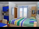 Apartmaji Ivi - big parking and courtyard SA2(3), SA4(2+1), SA3(2+1), SA5(2+1), SA6(2+1) Makarska - Riviera Makarska  - Studio apartma - SA6(2+1): dnevna soba