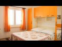Apartmaji Ruza - sea view: A1(4), A2(4), A4(3+2), SA5(2), SA6(2+1), SA7(2), A8(2+2) Makarska - Riviera Makarska  - Apartma - A4(3+2): spalnica