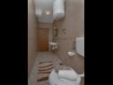 Apartmaji Petar - 200 m from beach: A1(4) Makarska - Riviera Makarska  - Apartma - A1(4): kopalnica s straniščem