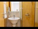 Apartmaji Gianni - modern & great location: SA1(2), A2(2+2), A3(2+2) Makarska - Riviera Makarska  - Studio apartma - SA1(2): kopalnica s straniščem