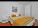 Apartmaji Smi - 250 m from sea: A1 juzni(2+1), A2 sjeverni(2+1), A3(4) Makarska - Riviera Makarska  - Apartma - A3(4): spalnica