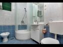 Apartmaji Smi - 250 m from sea: A1 juzni(2+1), A2 sjeverni(2+1), A3(4) Makarska - Riviera Makarska  - Apartma - A3(4): kopalnica s straniščem
