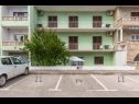 Apartmaji in sobe Tattoo - modern & free parking: A1(2+1), A4(2+1), A6(2+1), SA2(3), SA3(3), SA5(3), R(3) Makarska - Riviera Makarska  - parkirišče