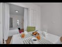 Apartmaji Ivica - 100m from the beach: SA1(2+1) ljubicasti, SA3(2) narancasti Makarska - Riviera Makarska  - Studio apartma - SA1(2+1) ljubicasti: jedilnica