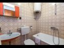 Apartmaji in sobe Happiness - 70m to the beach: A2(4), SA3(2), R4(2), R5(2), R6(2), R7(2) Tučepi - Riviera Makarska  - Soba - R5(2): kopalnica s straniščem