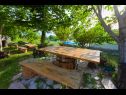 Hiša za počitnice Tonci - comfortable & surrounded by nature: H(8+2) Tučepi - Riviera Makarska  - Hrvaška  - vrt