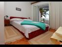 Apartmaji in sobe Tomo 1 - at the beach: A4(2+2), RA1(2), RA2(2), RA3(2) Zaostrog - Riviera Makarska  - Apartma - A4(2+2): spalnica