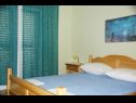 Apartmaji Sonja - by the sea: A1 Veliki (6+1), A2 Mali(2+1) Živogošće - Riviera Makarska  - Apartma - A1 Veliki (6+1): spalnica