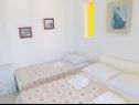 Apartmaji in sobe Gojko - 50 m from the beach: A1(9), A2(6), A3(2), A4(2+1), R3(2), R4(3) Živogošće - Riviera Makarska  - Apartma - A2(6): spalnica