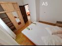 Apartmaji Mir - free parking: SA2(2), SA3(2), A4(2+2), A5(6+1) Živogošće - Riviera Makarska  - Apartma - A5(6+1): spalnica