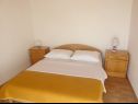 Apartmaji Drago - 50 m from sea: A2(2+2) Betina - Otok Murter  - Apartma - A2(2+2): spalnica