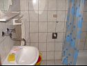 Apartmaji Dragan - Economy Apartments: A1 Veci (4+1), A2 Manji (4+1) Jezera - Otok Murter  - Apartma - A2 Manji (4+1): kopalnica s straniščem