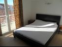 Apartmaji Edita- terrace with sea view and sunchaires Leut 2 (7) Jezera - Otok Murter  - Apartma - Leut 2 (7): spalnica