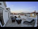 Apartmaji Edita- terrace with sea view and sunchaires Leut 2 (7) Jezera - Otok Murter  - pogled (hiša in okolica)