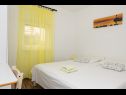 Apartmaji Matija - 30 m from sea: A1(4+2), A2(2+2) Jezera - Otok Murter  - Apartma - A1(4+2): spalnica