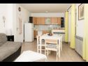 Apartmaji Matija - 30 m from sea: A1(4+2), A2(2+2) Jezera - Otok Murter  - Apartma - A1(4+2): kuhinja in jedilnica