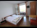 Apartmaji Marica - 10m from sea: SA2(2), A3(2), SA5(2), SA6(2), SA7(2) Tisno - Otok Murter  - Studio apartma - SA2(2): spalnica