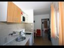Apartmaji Marica - 10m from sea: SA2(2), A3(2), SA5(2), SA6(2), SA7(2) Tisno - Otok Murter  - Studio apartma - SA2(2): kuhinja