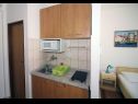 Apartmaji Marica - 10m from sea: SA2(2), A3(2), SA5(2), SA6(2), SA7(2) Tisno - Otok Murter  - Studio apartma - SA5(2): kuhinja