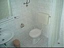 Apartmaji Mari - 40 m from sea: A1(4), A2(2+2), SA3(2) Krilo Jesenice - Riviera Omiš  - Studio apartma - SA3(2): kopalnica s straniščem