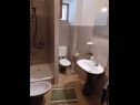 Apartmaji Mari - 40 m from sea: A1(4), A2(2+2), SA3(2) Krilo Jesenice - Riviera Omiš  - Apartma - A1(4): kopalnica s straniščem