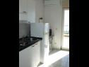 Apartmaji Mari - 40 m from sea: A1(4), A2(2+2), SA3(2) Krilo Jesenice - Riviera Omiš  - Apartma - A2(2+2): kuhinja
