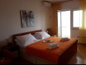 Apartmaji Paradiso with gorgeous sea view: A1 Doris (4+2), SA2 Petra (2+2), SA3 Nina (2) Lokva Rogoznica - Riviera Omiš  - Apartma - A1 Doris (4+2): spalnica