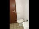 Apartmaji Mirja - only 50 m from sea: A1(2+2) Pisak - Riviera Omiš  - Apartma - A1(2+2): kopalnica s straniščem