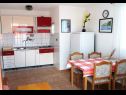 Apartmaji Šera - 50 m from beach: A1(4), A2(4), A3(2+2) Pisak - Riviera Omiš  - Apartma - A2(4): kuhinja in jedilnica