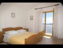 Apartmaji Niko - 50 m from pebble beach: SA1(2+1), SA2(2+1), SA3(2+1), A4(3+1), A5 Prizemlje(3+1), A6 Prvi kat(3+1) Pisak - Riviera Omiš  - Apartma - A4(3+1): spalnica
