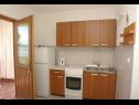 Apartmaji Niko - 50 m from pebble beach: SA1(2+1), SA2(2+1), SA3(2+1), A4(3+1), A5 Prizemlje(3+1), A6 Prvi kat(3+1) Pisak - Riviera Omiš  - Apartma - A5 Prizemlje(3+1): kuhinja