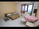 Apartmaji Stipica - 100 m from beach: A1(3+2), A3(2+2), SA4(2), A5(2+2) Ruskamen - Riviera Omiš  - Apartma - A1(3+2): dnevna soba