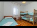Apartmaji Krešo - 100 m from sea A1 desni(4), A2 lijevi(5), A3(2) Tkon - Otok Pašman  - Apartma - A2 lijevi(5): spalnica