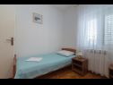 Apartmaji Krešo - 100 m from sea A1 desni(4), A2 lijevi(5), A3(2) Tkon - Otok Pašman  - Apartma - A2 lijevi(5): spalnica