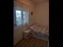 Apartmaji Igo - 40 m from pebble beach: SA1(2), A2(5) Kučište - Polotok Pelješac  - Apartma - A2(5): spalnica