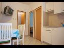 Apartmaji Tatjana - 300 m from beach: A1(2+2), A2(4) Banjol - Otok Rab  - Apartma - A2(4): kuhinja in jedilnica