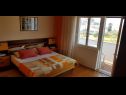 Apartmaji Miljenko - 150 m from beach: A2(2+1) Banjol - Otok Rab  - Apartma - A2(2+1): spalnica