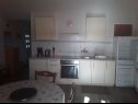 Apartmaji Frane - 20 m from beach: A1(6+1) , A2(5)  Barbat - Otok Rab  - Apartma - A2(5) : kuhinja in jedilnica