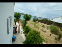 Apartmaji Frane - 20 m from beach: A1(6+1) , A2(5)  Barbat - Otok Rab  - dvorišče