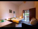 Apartmaji Davorka - with sea view: A1(4+1), A2(4+1) Kampor - Otok Rab  - Apartma - A2(4+1): spalnica