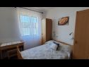 Apartmaji Ivi - 50 m from sea: A1(4), A2(2+1) Kampor - Otok Rab  - Apartma - A1(4): spalnica