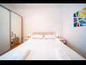 Apartmaji BePa - 200 m from sandy beach: A1(5), A2(6), A3(5), A4(5) Lopar - Otok Rab  - Apartma - A2(6): spalnica