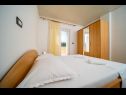 Apartmaji BePa - 200 m from sandy beach: A1(5), A2(6), A3(5), A4(5) Lopar - Otok Rab  - Apartma - A3(5): spalnica