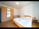 Apartmaji BePa - 200 m from sandy beach: A1(5), A2(6), A3(5), A4(5) Lopar - Otok Rab  - Apartma - A4(5): spalnica